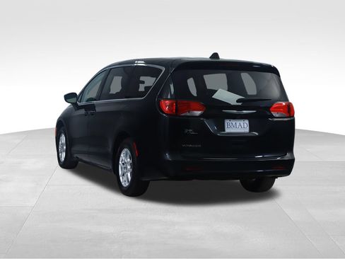 Used 2022 Chrysler Voyager LX FWD image 9