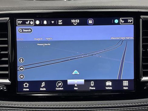 Used 2023 Chrysler Pacifica Limited w/ Uconnect Theater Family Group image 10