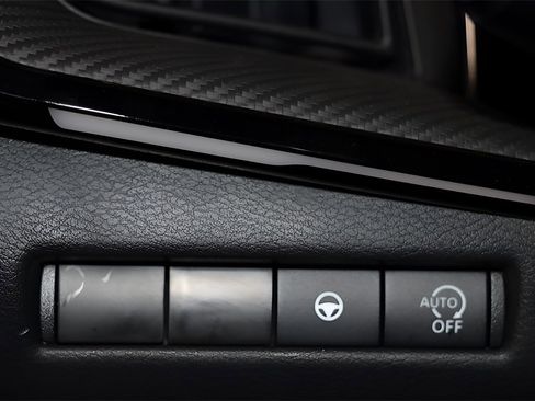 Used 2025 Nissan Kicks SR image 25