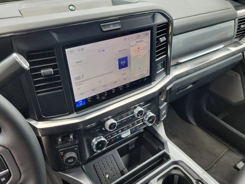 Used 2025 Ford F450 Lariat AWD/4WD image 28