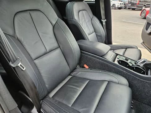 Used 2023 Volvo XC40 B5 Plus image 24
