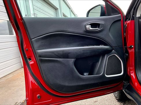 Used 2021 Jeep Compass Latitude image 22