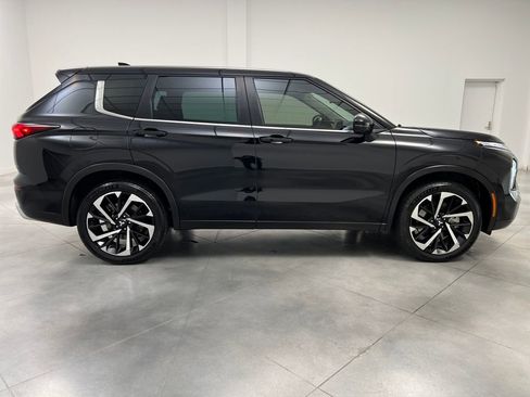 Used 2023 Mitsubishi Outlander SE image 8