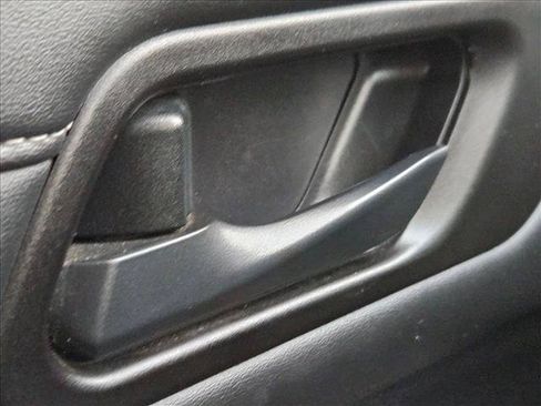 Used 2024 Nissan Pathfinder S FWD image 21
