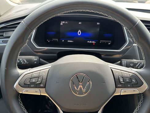 Certified 2023 Volkswagen Tiguan SE w/ Panoramic Sunroof Package image 24