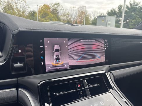 Certified 2025 Porsche Panamera image 33