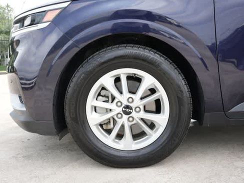 Used 2024 Kia Carnival LX FWD image 24