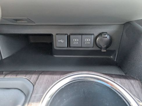Used 2021 Toyota Highlander Limited FWD image 15