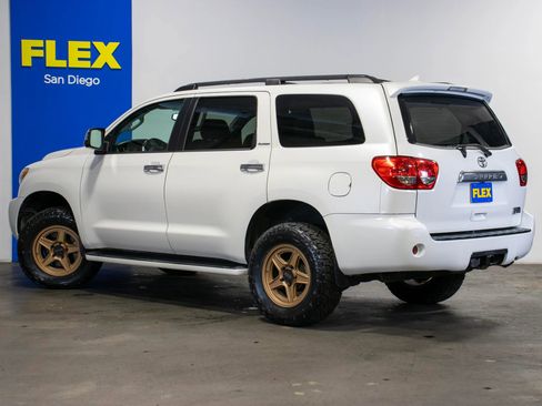 Used 2017 Toyota Sequoia Platinum image 3