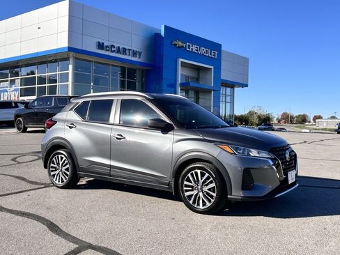 Used 2021 Nissan Kicks SV image 3