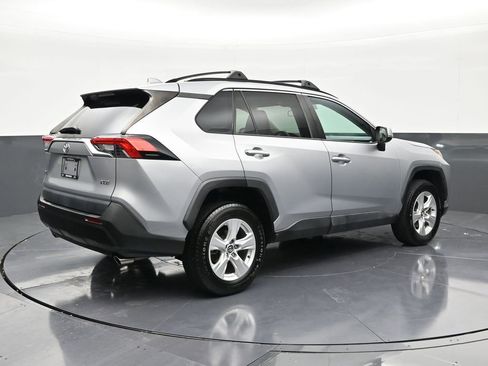 Used 2020 Toyota RAV4 XLE FWD image 5