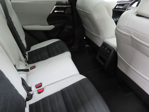 New 2026 Mitsubishi Outlander SE FWD image 24