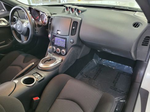 Used 2013 Nissan 370Z Roadster RWD image 15