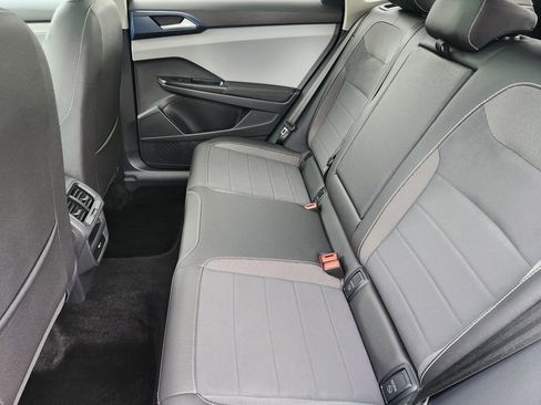 Certified 2024 Volkswagen Taos SE image 11