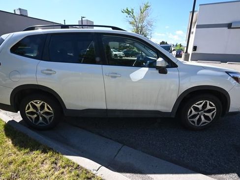 Used 2021 Subaru Forester Premium AWD/4WD image 5