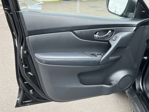 Used 2020 Nissan Rogue SV image 15