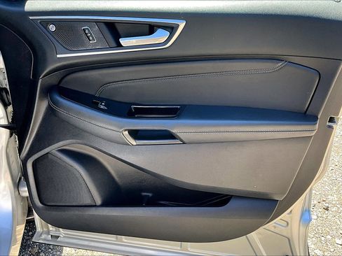 Used 2019 Ford Edge Titanium w/ Equipment Group 301A FWD image 18