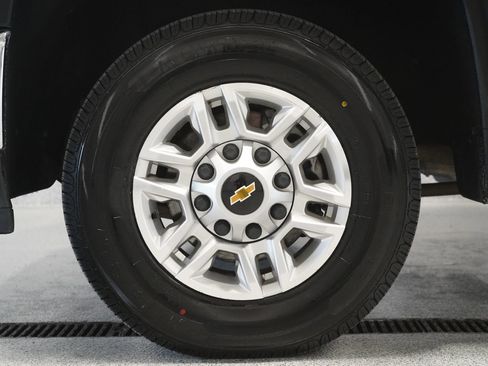 Used 2024 Chevrolet Silverado 2500 LT w/ Convenience Package AWD/4WD image 9