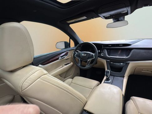 Used 2017 Cadillac XT5 Luxury w/ Driver Awareness Package FWD image 20