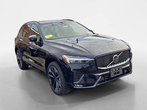 New 2025 Volvo XC40 B5 Core w/ Protection Package Premier image 10