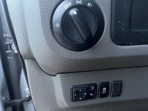 Used 2019 Nissan NV 3500 S image 27