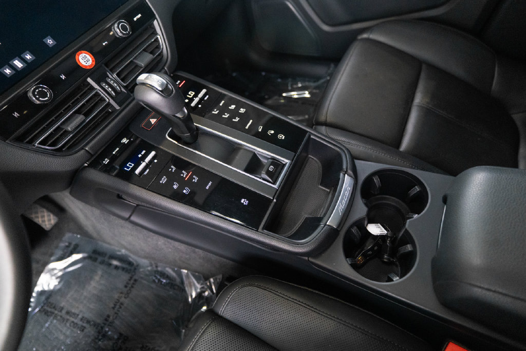 Certified 2023 Porsche Macan AWD/4WD image 24