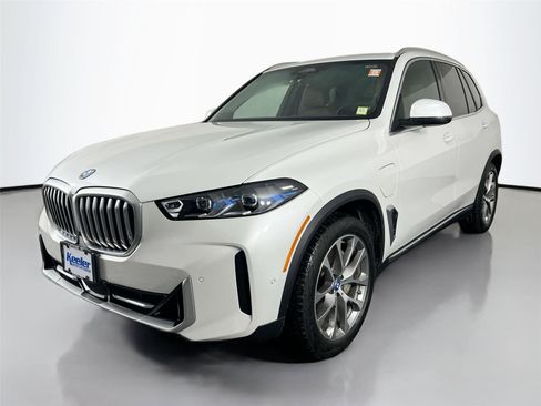 Certified 2024 BMW X5 xDrive50e w/ Premium Package image 2