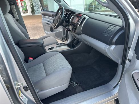 Used 2014 Toyota Tacoma PreRunner image 17