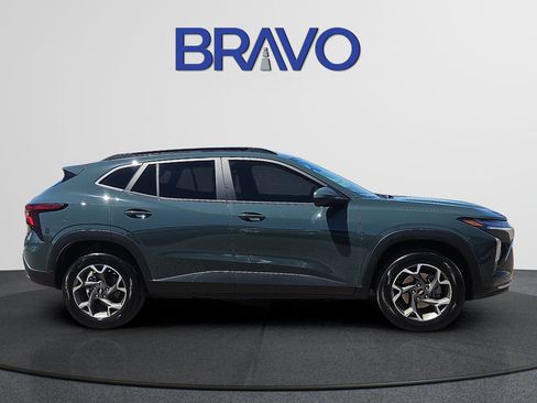 Used 2026 Chevrolet Trax LT FWD image 5