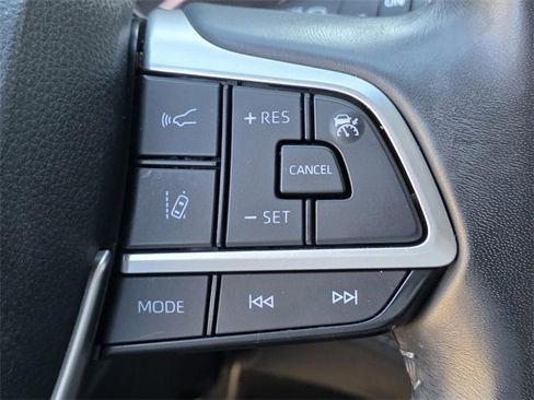 Used 2023 Toyota Highlander XLE image 29