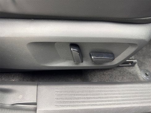 Used 2024 Nissan Rogue SL image 47