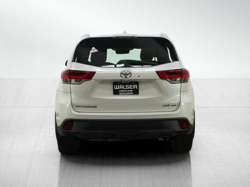 Used 2017 Toyota Highlander XLE image 4