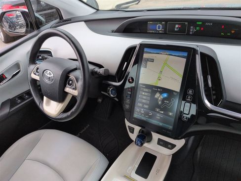 Used 2018 Toyota Prius Four w/ Advanced Technology Package FWD image 36