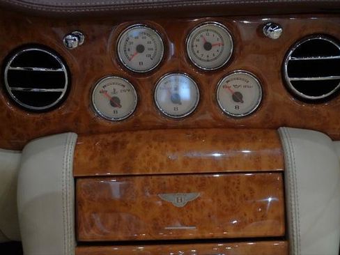 Used 2008 Bentley Azure RWD image 22