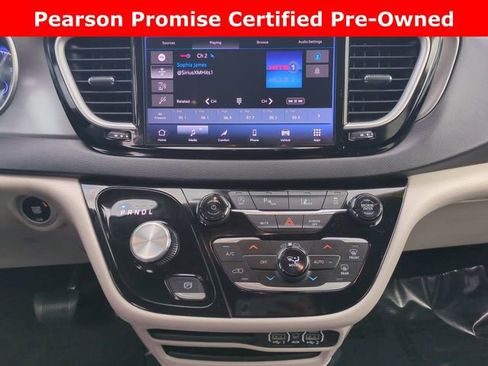 Used 2024 Chrysler Pacifica Touring-L image 19