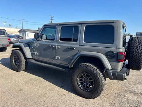 Used 2021 Jeep Wrangler Unlimited Sahara AWD/4WD image 8