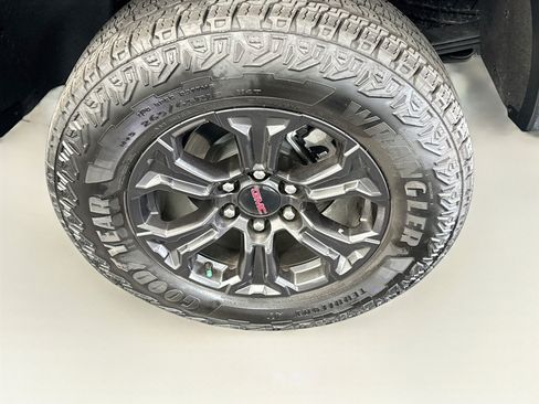 Used 2025 GMC Canyon Elevation w/ Convenience Package RWD image 11