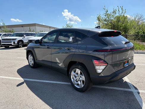 New 2026 Hyundai Kona SE FWD image 3