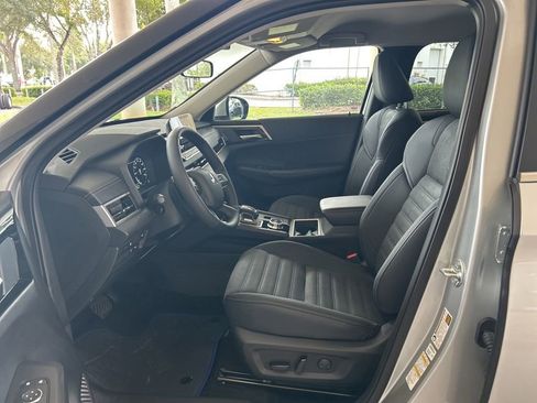 New 2025 Mitsubishi Outlander SE image 5