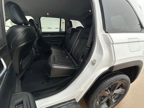 Used 2023 Jeep Grand Cherokee Limited w/ Luxury Tech Group II image 29