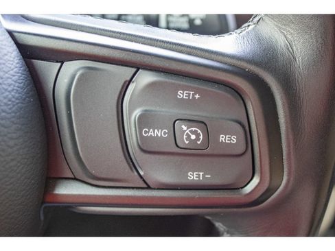 Used 2022 Jeep Wrangler Sport AWD/4WD image 30
