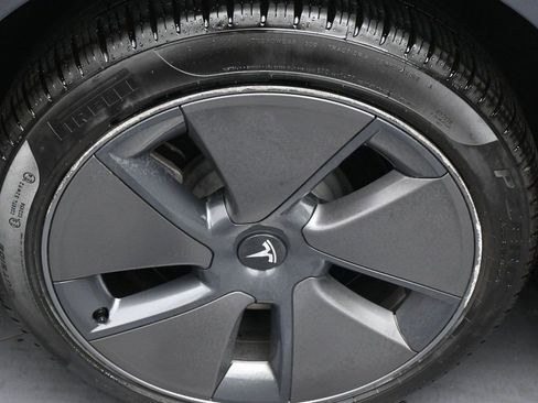 Used 2023 Tesla Model 3 Standard Range image 31