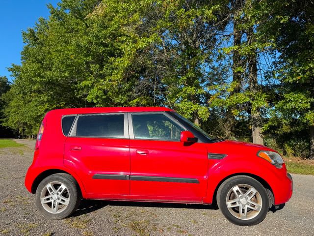 Used 2010 Kia Soul + FWD image 5