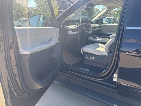 New 2026 Lincoln Navigator L Reserve AWD/4WD image 16