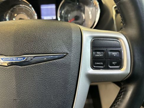 Used 2014 Chrysler Town & Country Touring image 13