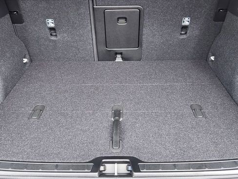 New 2026 Volvo XC40 B5 Plus w/ Protection Package Premier image 18