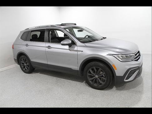 Certified 2024 Volkswagen Tiguan SE AWD/4WD image 1