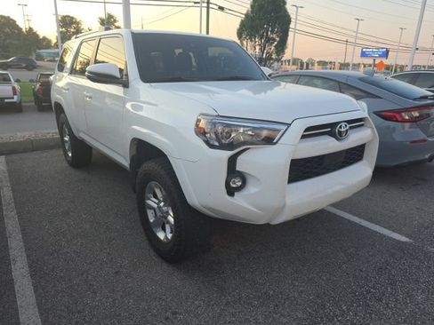 Used 2022 Toyota 4Runner SR5 Premium w/ Moonroof Package AWD/4WD image 2