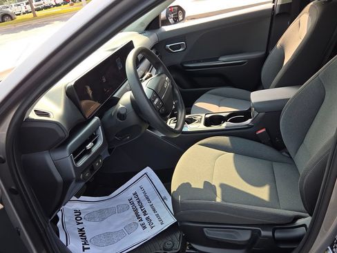 Used 2025 Kia K4 FWD image 3