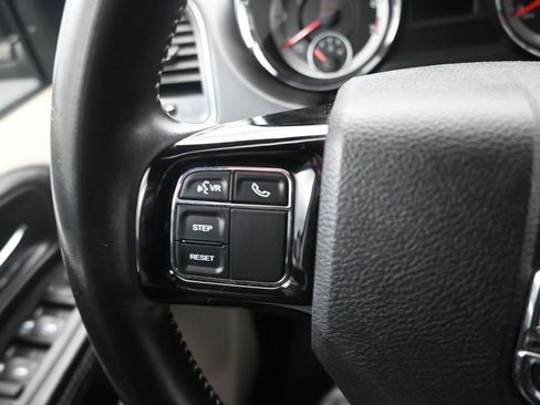 Used 2016 Dodge Grand Caravan SE image 16